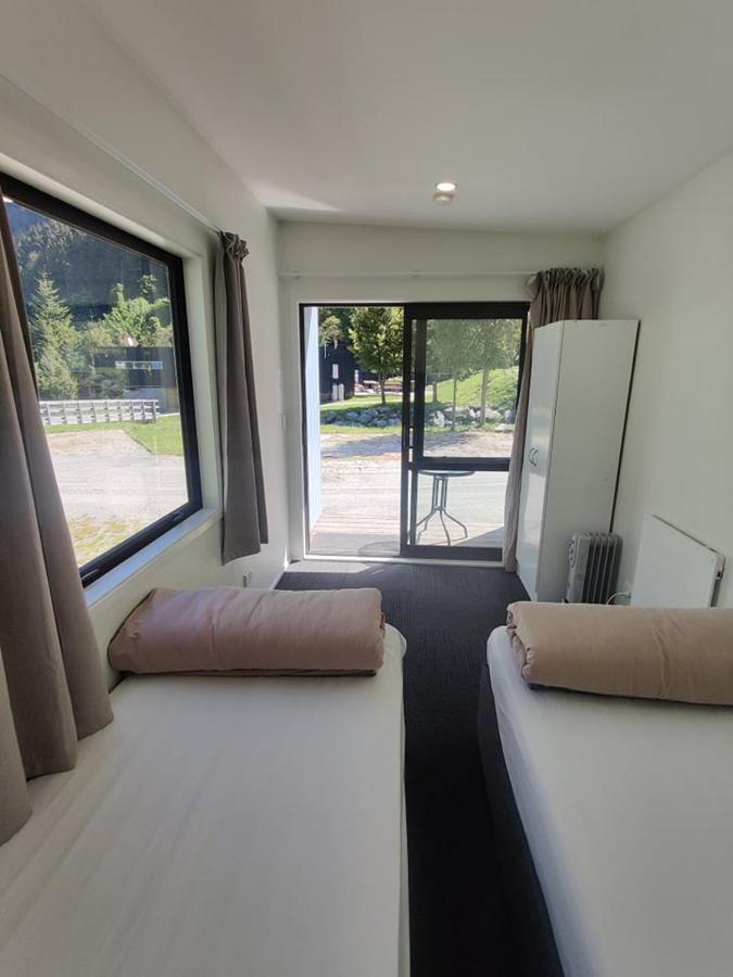 Hotel Qbox Queenstown Exterior foto